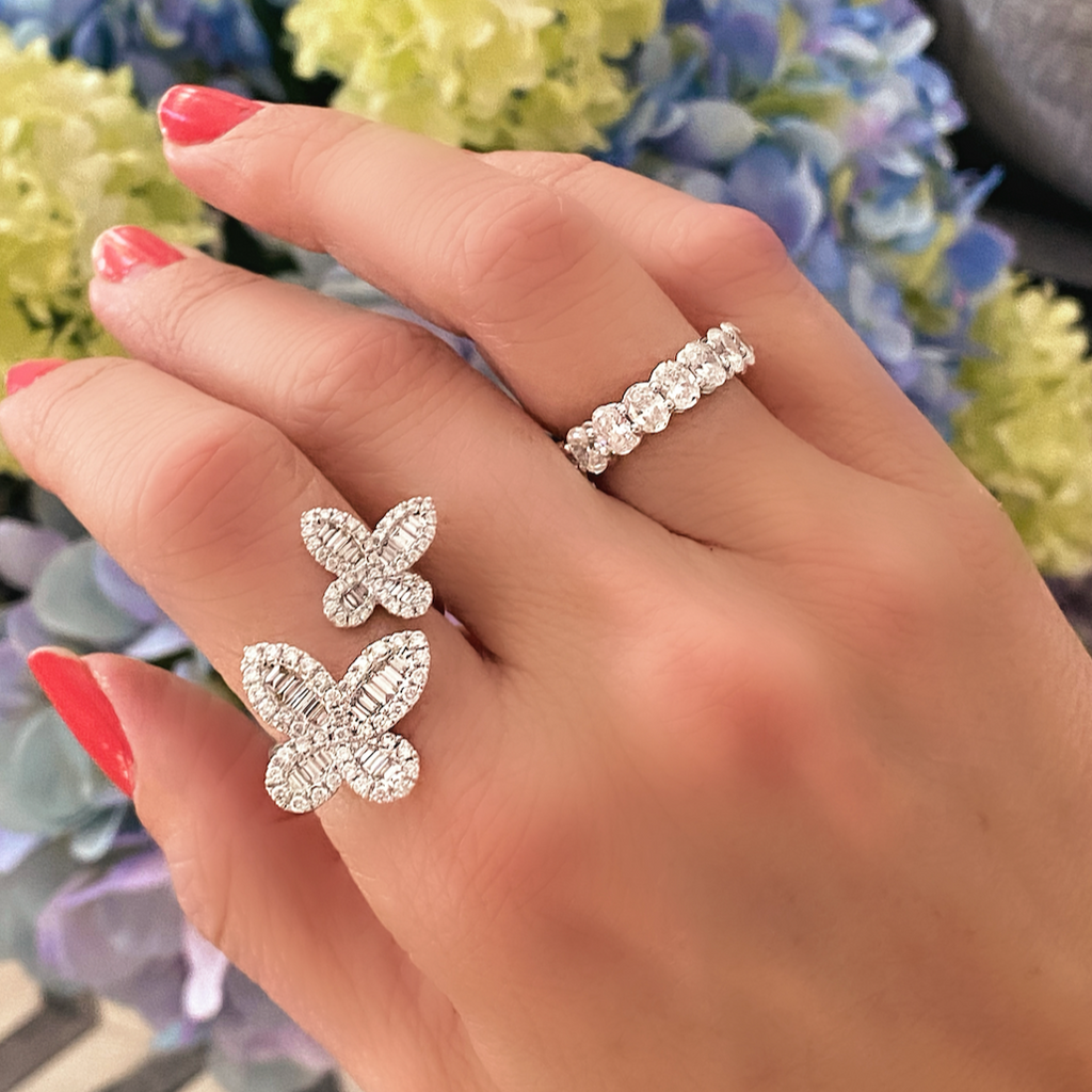 Two Butterfly Between the Finger ring 18K white gold, Diamond